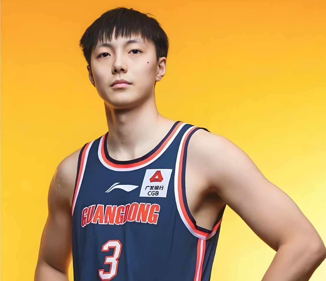 开云体育-宏远球迷给胡明轩取了一个新外号