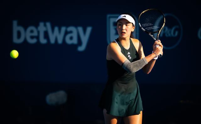 开云体育-王欣瑜独抗本赛季金花大旗？硬地战高芙难度超草地