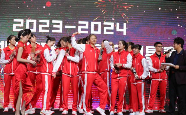 开云APP-8名教练56名球员1万+现场观众 全明星赛，排超盛会