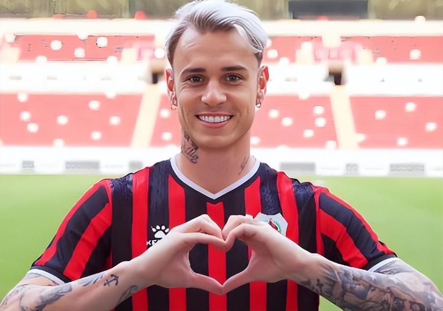 开云APP-上港队冬训还会给小将冒头机会，三人被球迷点名看好，值得期待