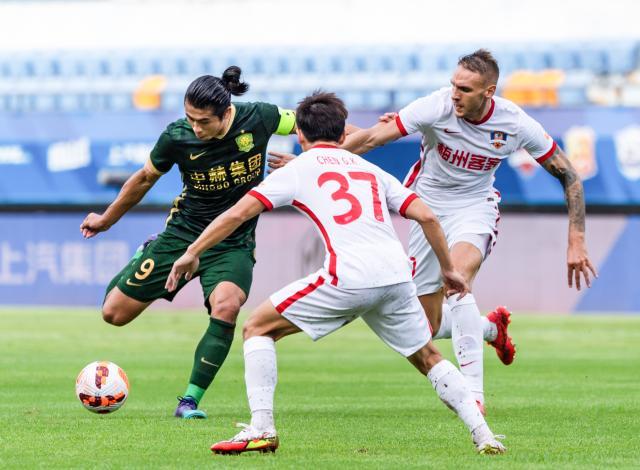 官方：张玉宁上午离开赛区 返回北京接受专家会诊