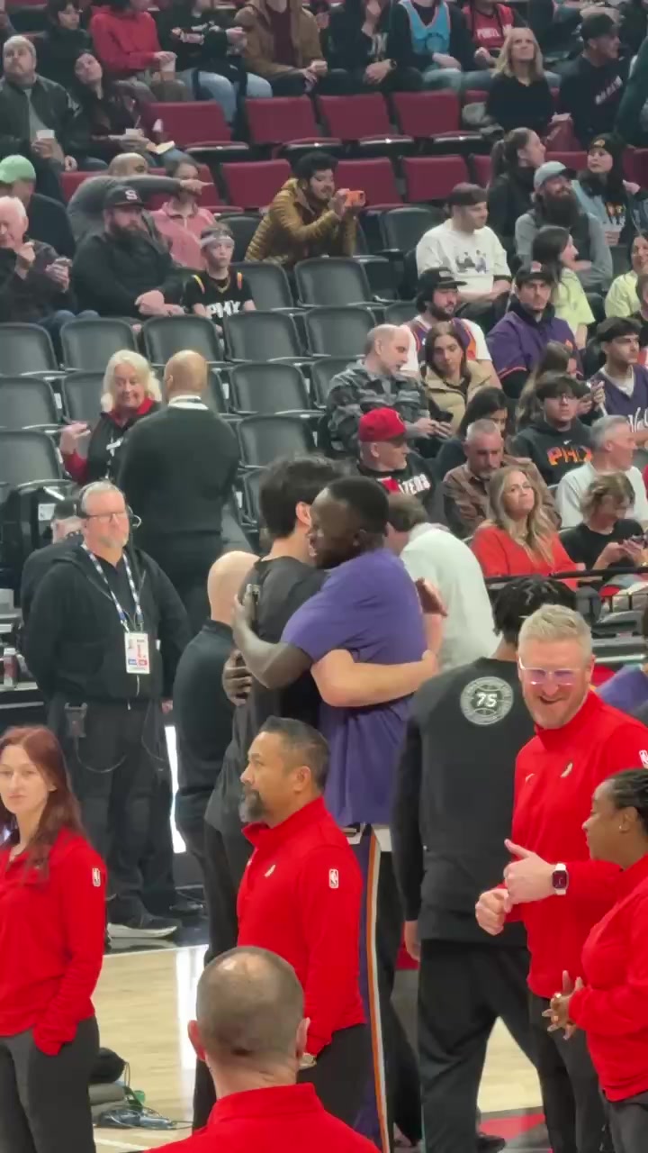 开云体育-好兄弟别来无恙！小吧捕捉到杨瀚森和马卢阿奇热情打招呼~