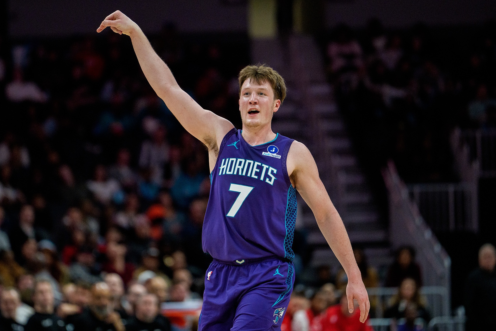 开云APP-稳稳的幸福！4号秀克尼佩尔14中7&amp;三分8中4贡献20分4板 正负值+22