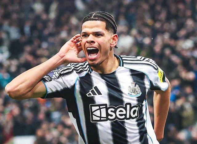 开云体育-纽卡2-1绝杀！曼联多达1人却输球！卡里克执教首负，11轮不败终结