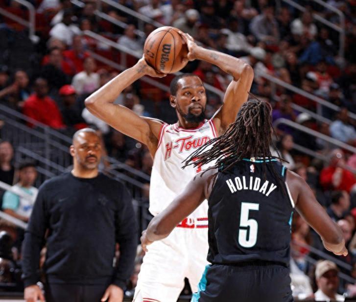 开云官网-险胜开拓者！阿门轰26+7，谢泼德17+6+3再超神下去，火箭能争冠了