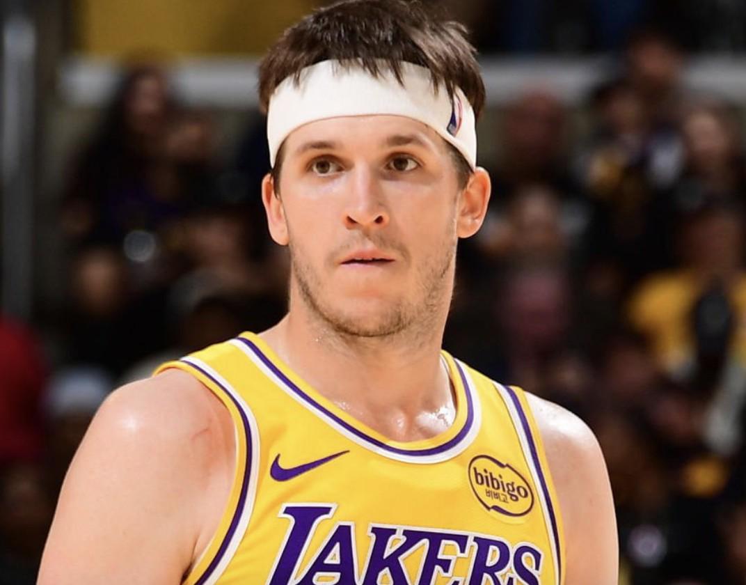 开云APP-里夫斯谈故意罚球不中：之前我犯了错误，当时只想着拼一把